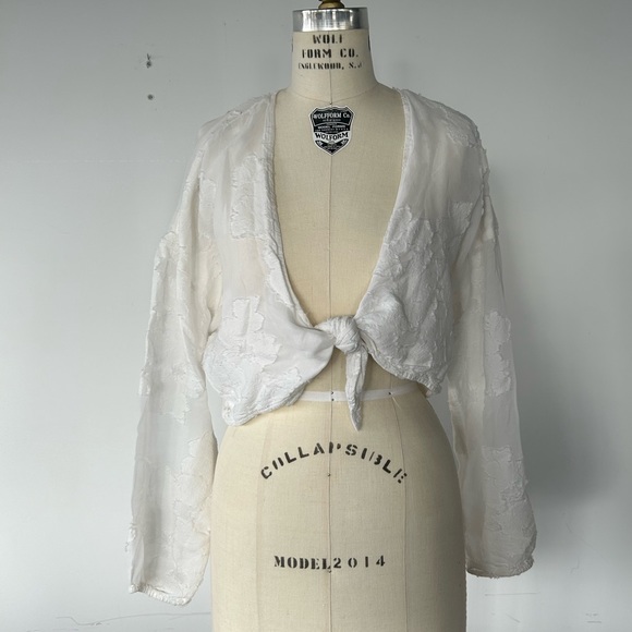 Aritzia tie top - Picture 1 of 2